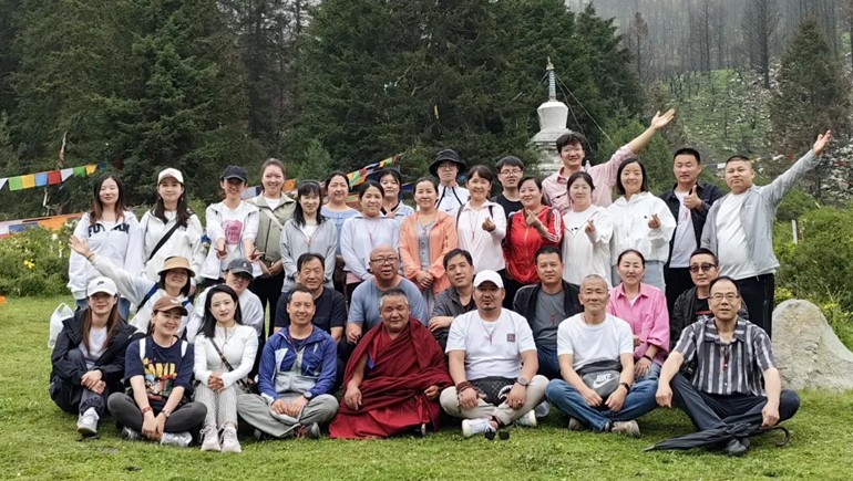 奇正集團達爾宗圣湖祈?；顒? class=