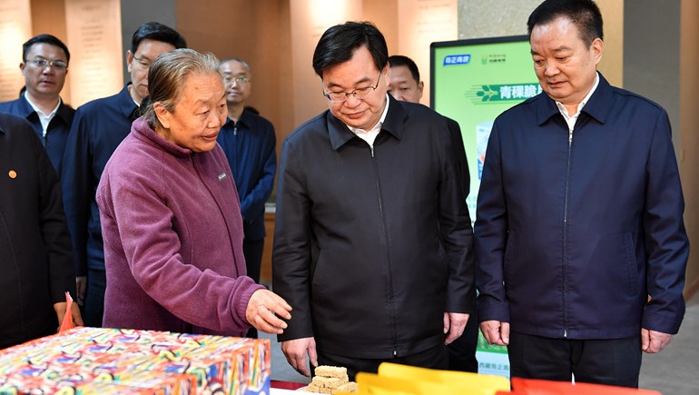 西藏·甘肅工作座談會在拉薩舉行，兩省區(qū)領導蒞臨奇正青稞考察